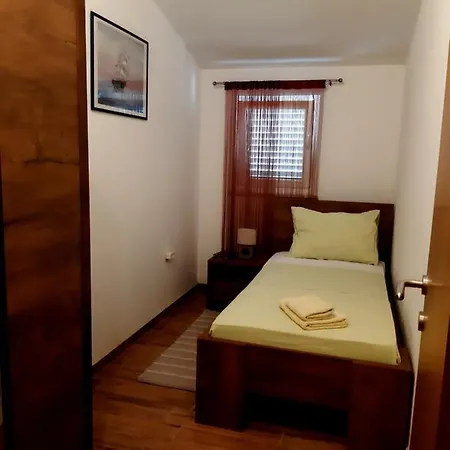 Petrovic K.sucurac * Kaštela